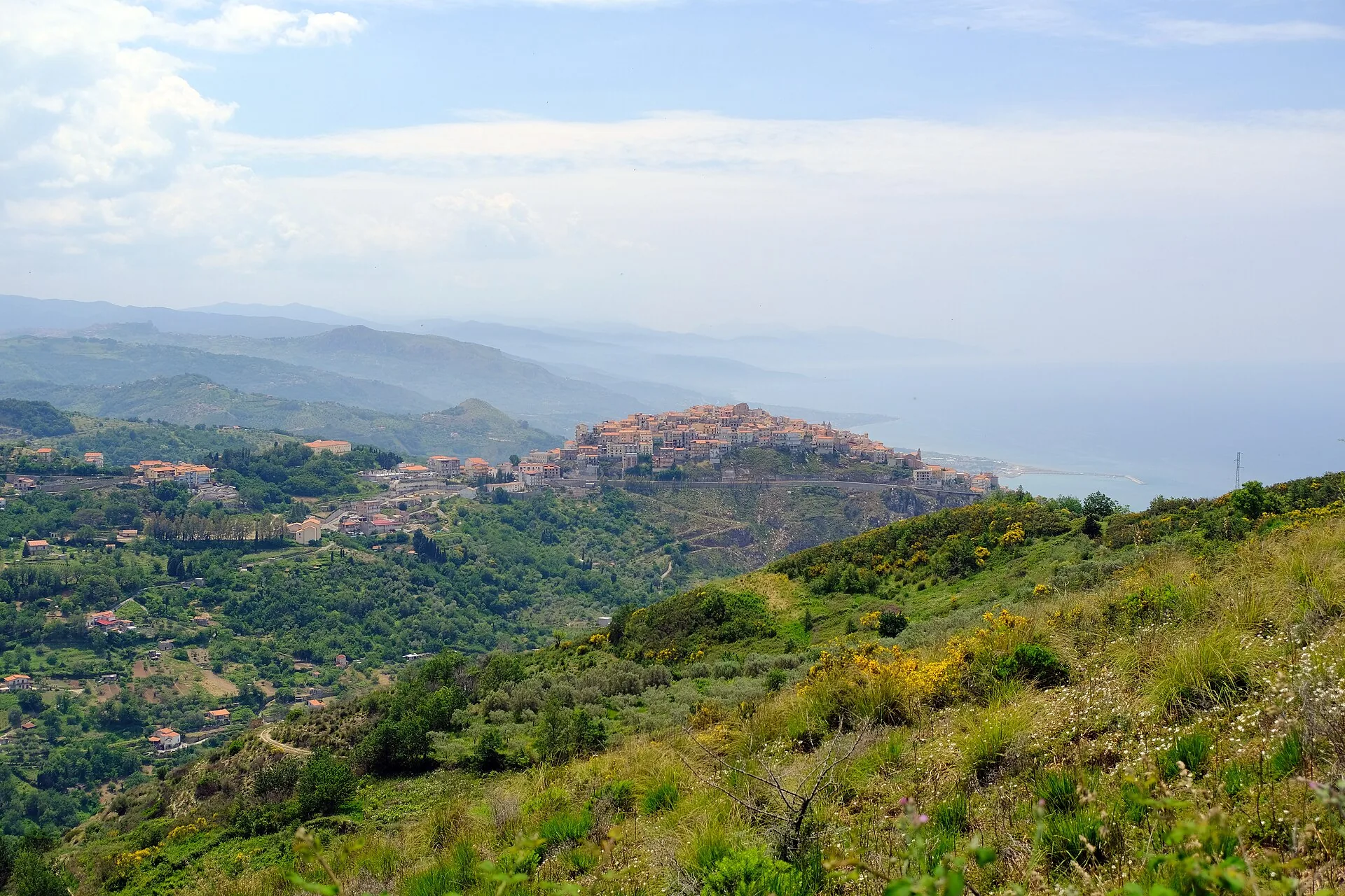 Il borgo di San Marco d'Alunzio sulle colline dei Nebrodi